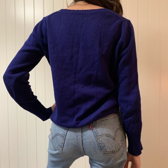 Women’s V-Neck Sweater - Picture 4 of 5